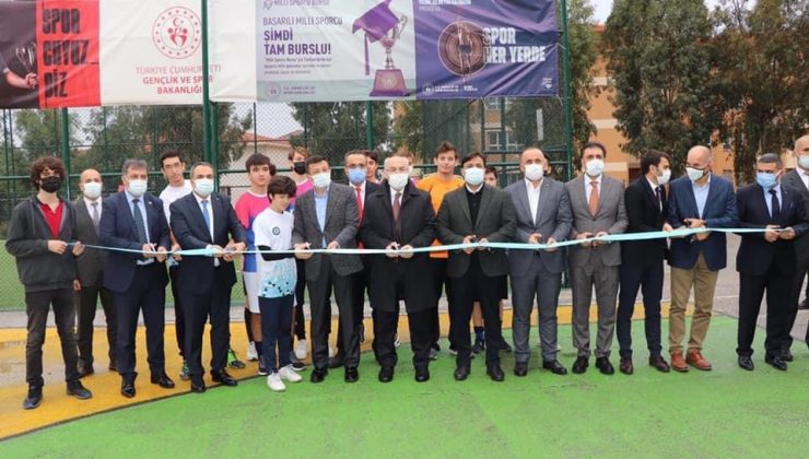 Karabağlar’da yapımı tamamlanan spor tesisleri açıldı