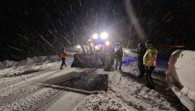 Karabük-Bartın karayolunda kar ve tipi ulaşımı olumsuz etkiliyor