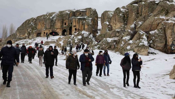 Karavan tutkunları Frig Vadisi’ni gezdi