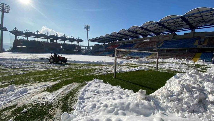 Kardemir Karabükspor – Çankaya FK maçı kar yağışı nedeniyle ertelendi