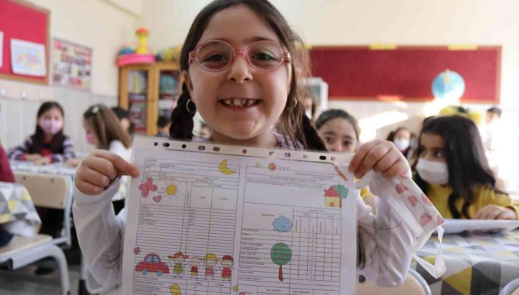 Kayseri’de 314 bin 736 öğrenci karne heyecanı yaşadı