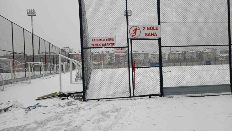 Kayseri’de amatör maçlara kar engeli