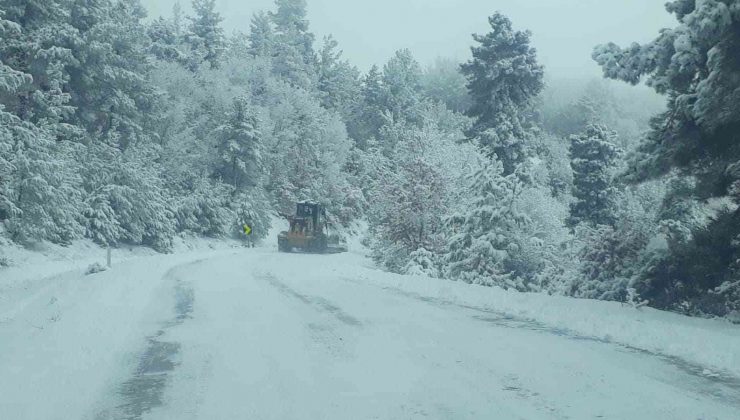 Kepsut’ta kar yağışı etkisini artırdı