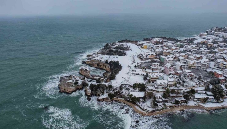 Kocaeli’nin sahilleri kar ile birleşti, ortaya bu manzaralar çıktı