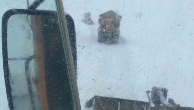 Kop dağında kar ve tipi ulaşımı olumsuz etkiliyor