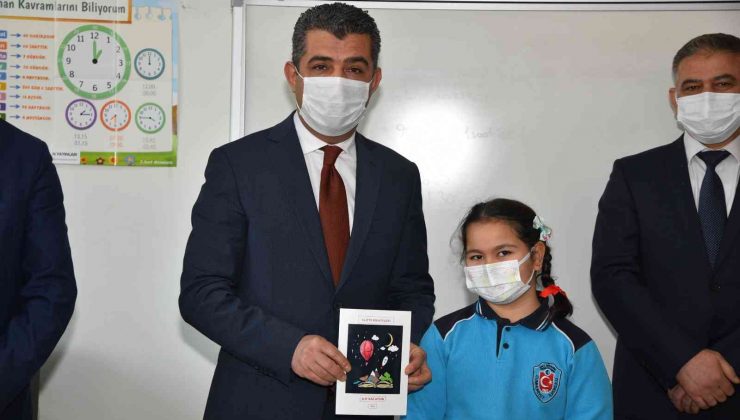 Küçük yaşta kendi hikayelerini yazarak kitaplaştırdılar