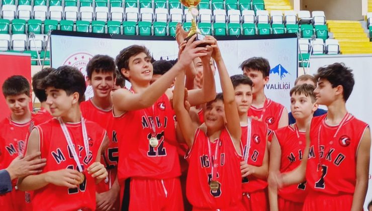 Macide Gazioğlu Kükürtlü Ortaokulu basketbolda il şampiyonu oldu