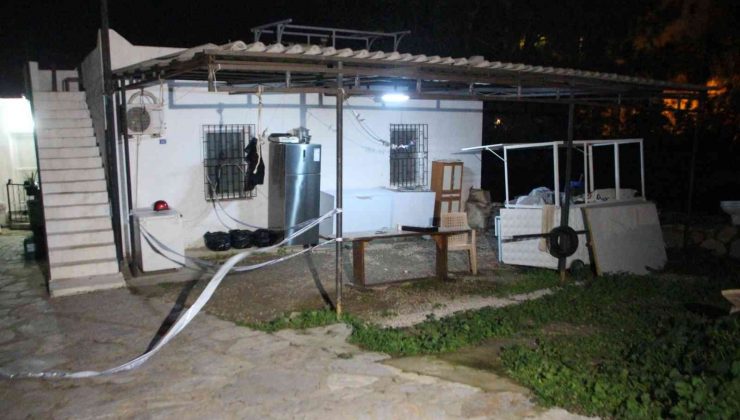 Mahalleli deprem sandı: Duvar yıkıldı, evler tahliye edildi