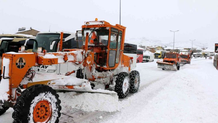 Malatya’da 2 ilçe karayolu ile 219 kırsal mahalle yolu trafiğe kapalı