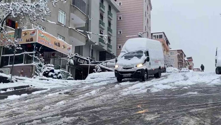 Maltepe’de sokaklar beyaza büründü, sürücüler zor anlar yaşadı