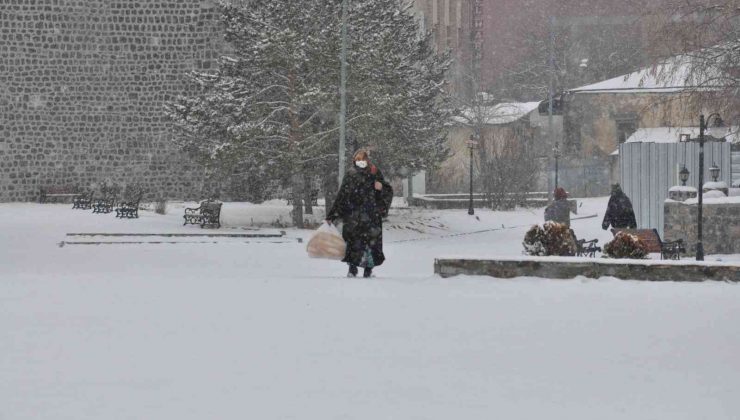 Meteoroloji uyarmıştı, Kars’ta kar yağışı başladı