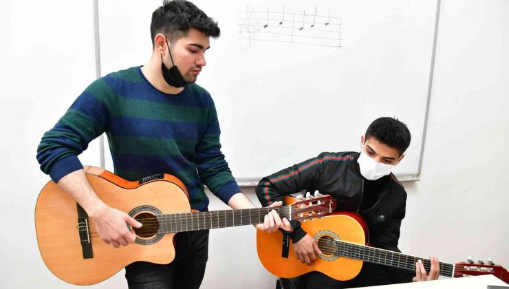 Musiki Muallim Mektebi’ne yoğun ilgi