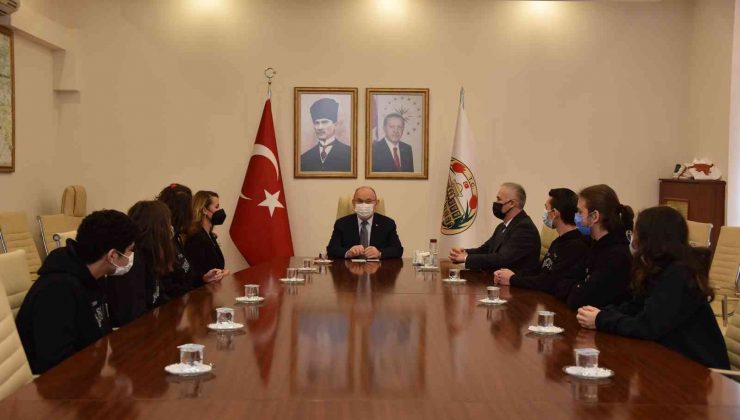 Öğrenciler projelerini Vali Karadeniz’le paylaştı