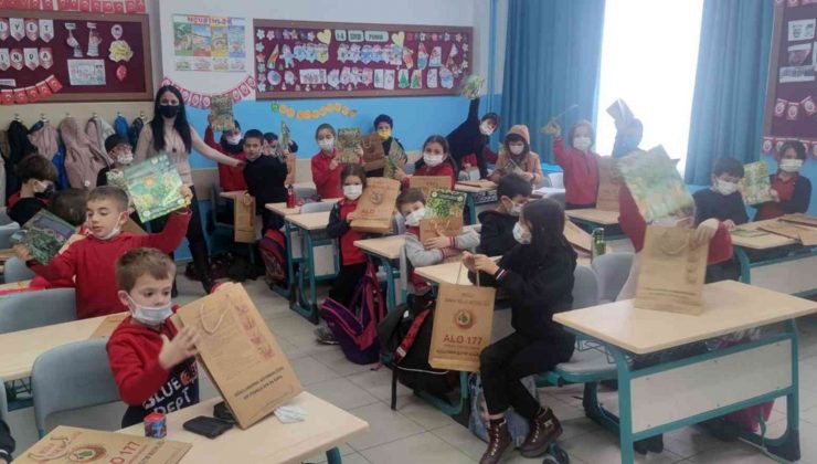 Ormancılardan öğrencilere karne hediyesi ‘Fidan’