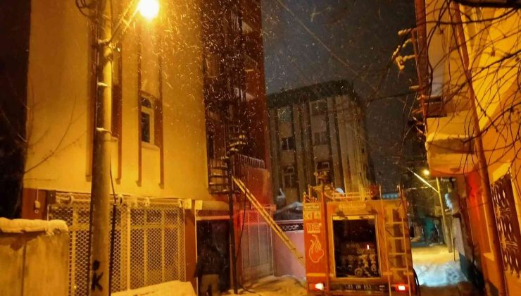 Otelde yangın çıktı, müşteriler tahliye edildi