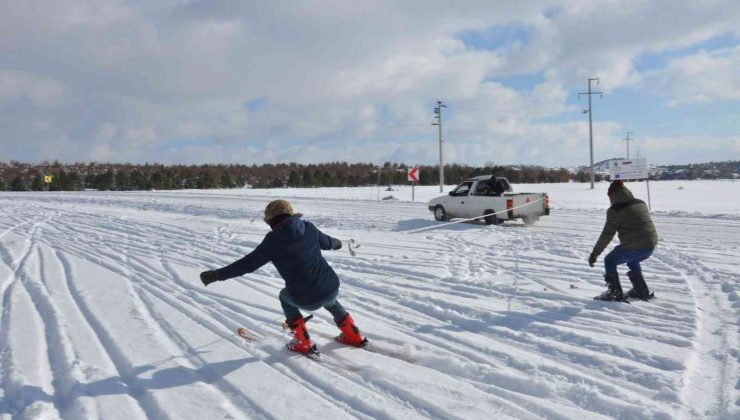 (ÖZEL) 3 bin yıllık Frig Vadisi’nde kayak keyfi