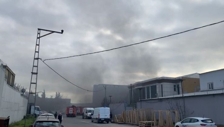Pendik’te demir fabrikasında patlamanın ardından yangın çıktı