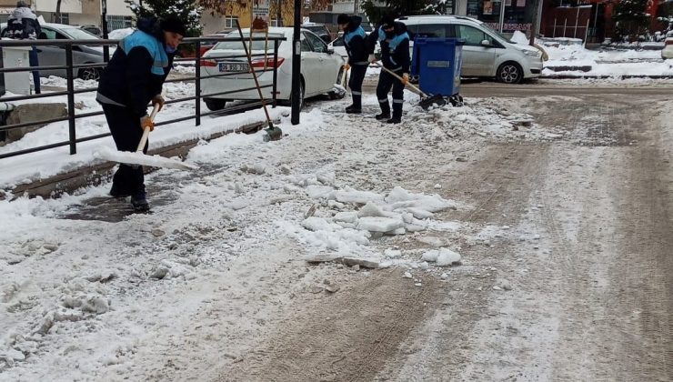 Pursaklar Belediyesi’nden buzlanmaya karşı önlem