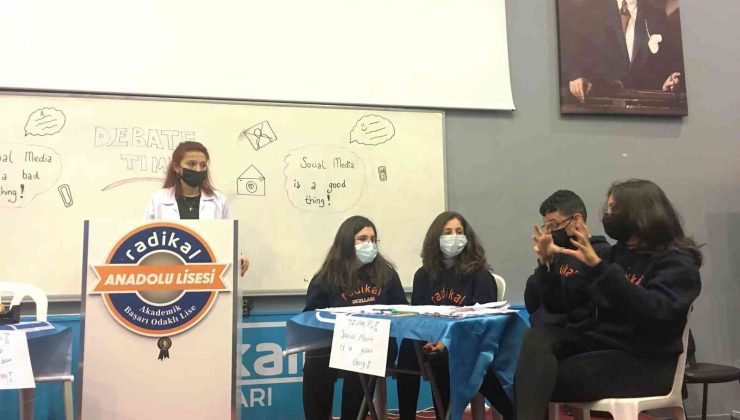 Radikal Eğitim Kurumlarında öğrenciler İngilizce münazara etkinliğinde buluştu
