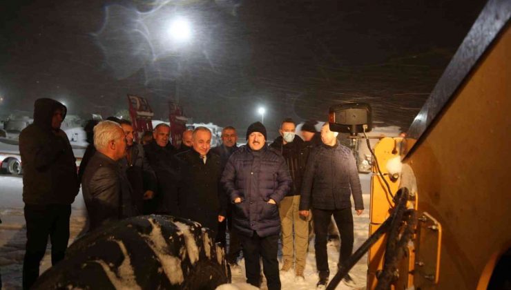 Şırnak Valisi Pehlivan: “70 iş makinesi ve 200 personel ile 7/24 karla mücadele devam ediyor”