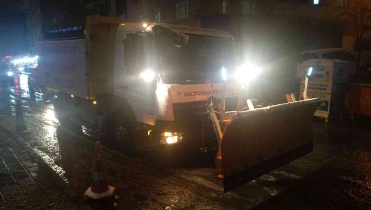Sultangazi Belediyesi karla mücadele çalışmalarına devam ediyor