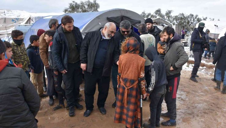 Suriyeli mültecilerin çadırları kar altında kaldı