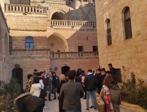 Tarihi Midyat konuk evine ziyaretçi akını