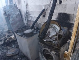 Taşova’da ahşap ev alev alev yandı