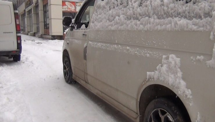 Tavşanlı’da kar ulaşımda aksamalara neden oldu