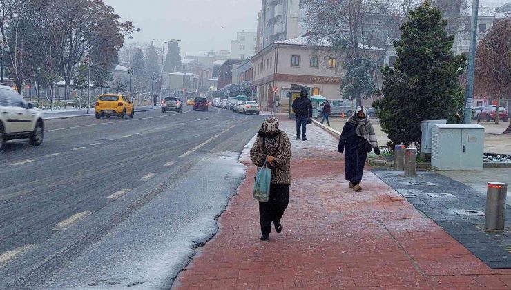 Tekirdağ güne karla uyandı