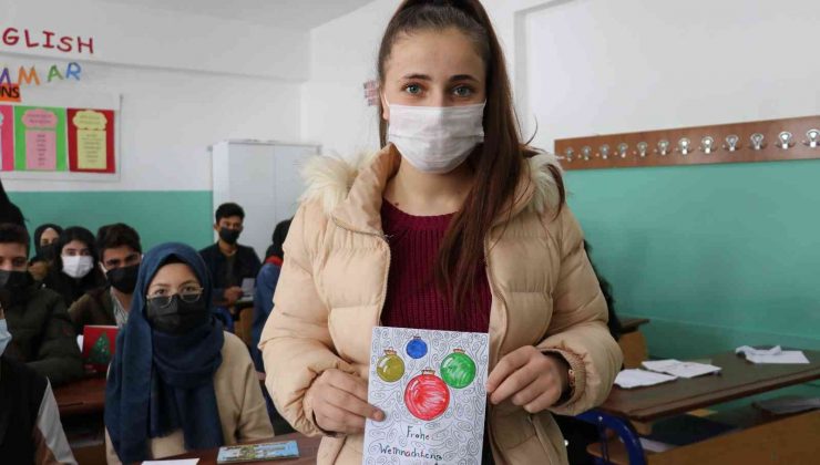 Teknolojiye inat mektupla sınırları aştılar