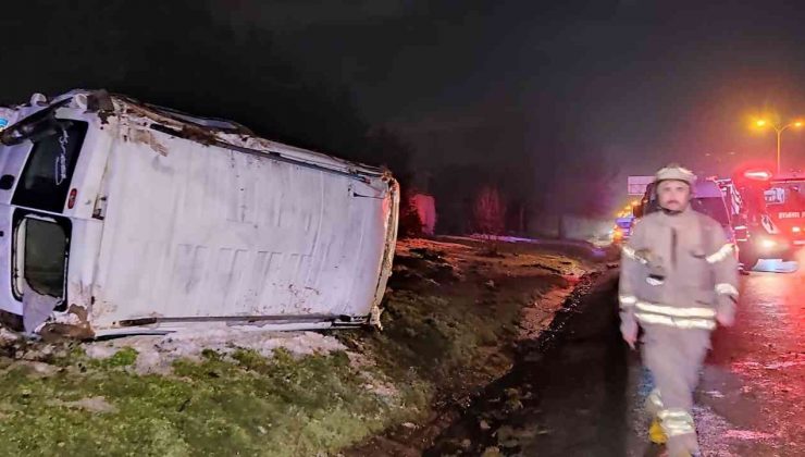 TEM Otoyolu’nda meydana gelen iki kazada 7 araç birbirine girdi: 4 yaralı