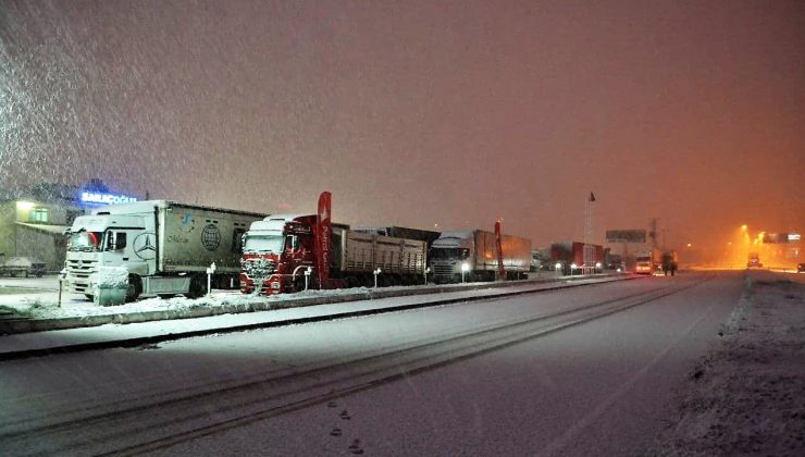 Uluslararası yolda ulaşıma kar engeli