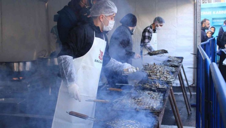 Ümraniye’de ’7. Hamsi ve Horon Festivali’nde 10 ton hamsi dağıtıldı