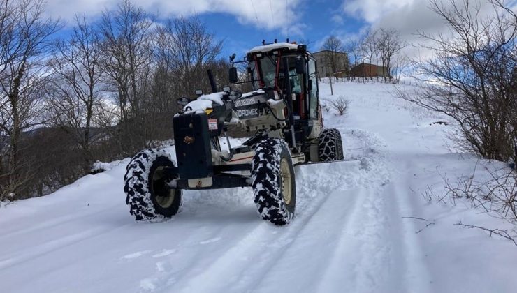 Ünye’de karla mücadele sürüyor