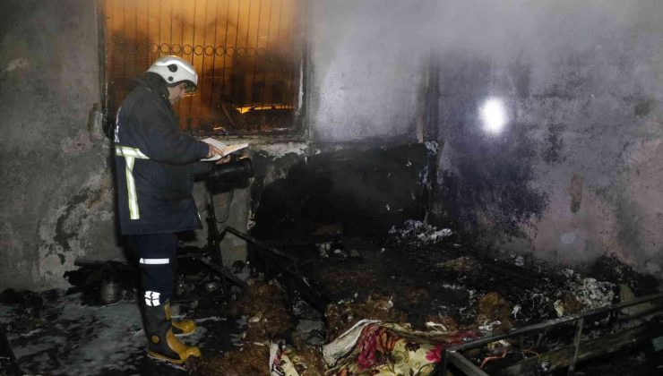 Üst kattaki daireyi yağmalayıp, alt katı çocuklar içerdeyken ateşe verdiler