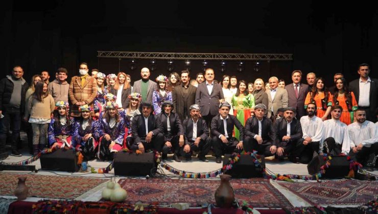 Vali Akbıyık, Reng-i Hakkari gösterisine katıldı