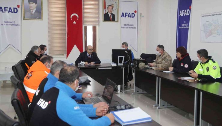 Vali Demirtaş, yol açma çalışmalarını inceledi