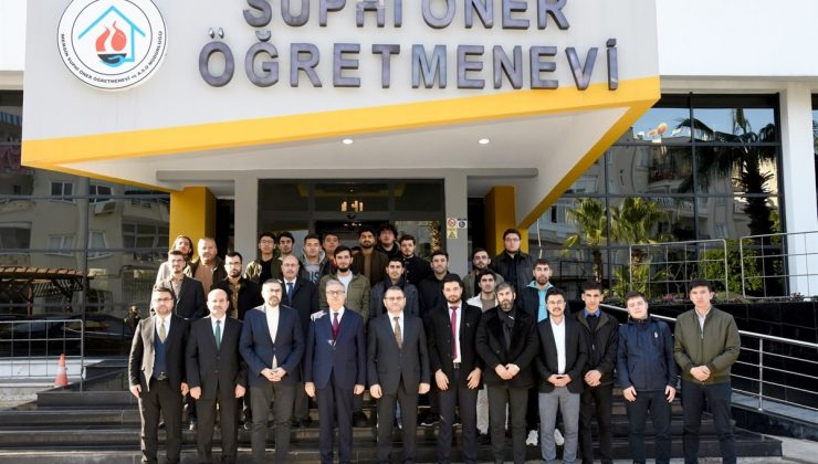 Vali Su, İslami İlimler Fakültesi ve İlahiyat Fakültesi öğrencileri ile bir araya geldi