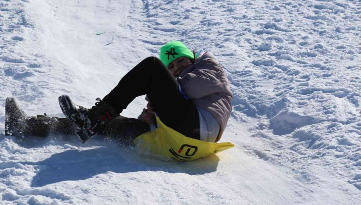 Vatandaşlar, Beypazarı’nda 7. Geleneksel Kızak Şenliği ile doyasıya eğlendi