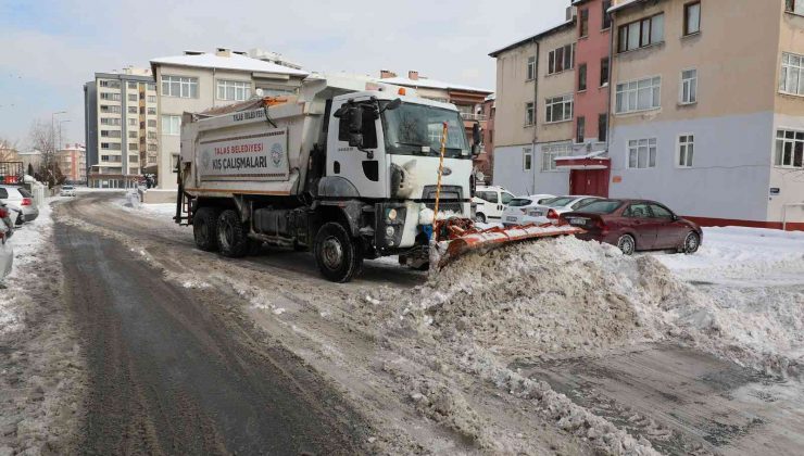 Yağış durdu, Talas’ta kar temizliği başladı