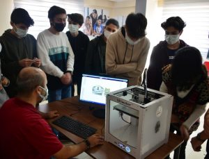 Yeşilyurt Belediyesi’nden öğrencilere robotik kodlama temel seviye eğitimi