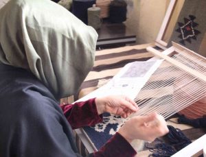 Yitirilmek üzere olan kilim dokuma sanatı Mardin’de açılan kursla varlığını sürdürüyor