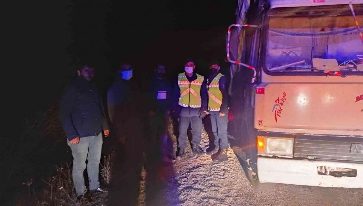 Yolunu kaybeden vatandaşların yardımına jandarma yetişti