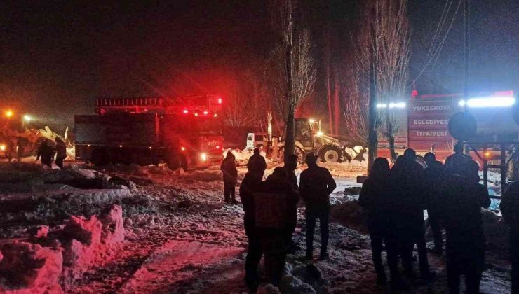 Yüksekova’da çıkan yangında ev küle döndü: 4 yaralı