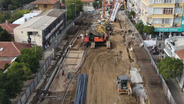 Aydın Büyükşehir’in Nazilli’deki meydan projesinin yapımı sürüyor