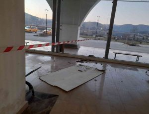 Bilecik Şehirlerarası Otobüs Terminalinin alçı tavanı çöktü