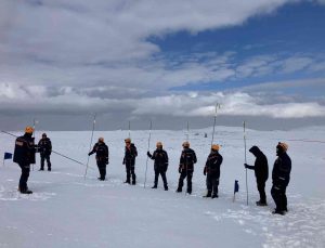 Diyarbakır AFAD,1957 rakımlı Karacadağ’da çığ tatbikatı gerçekleştirdi