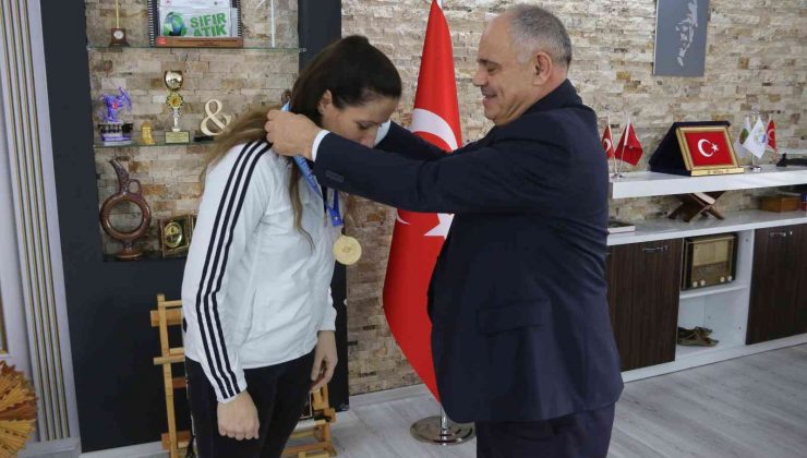 Kick Boks Türkiye Şampiyonu’ndan Başkan Öztürk’e ziyaret