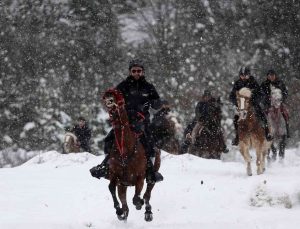 (Özel) Karlar üstünde dört nala özgürlük